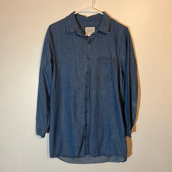 F21 Soft Denim Oversized Button Up Size M - Picture 2 of 4